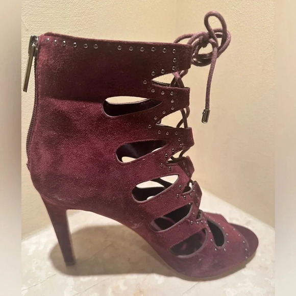 BCBG Generation burgundy peep toe lace heels shoes sandals .  Size 38.5/8.5 - Picture 9 of 17